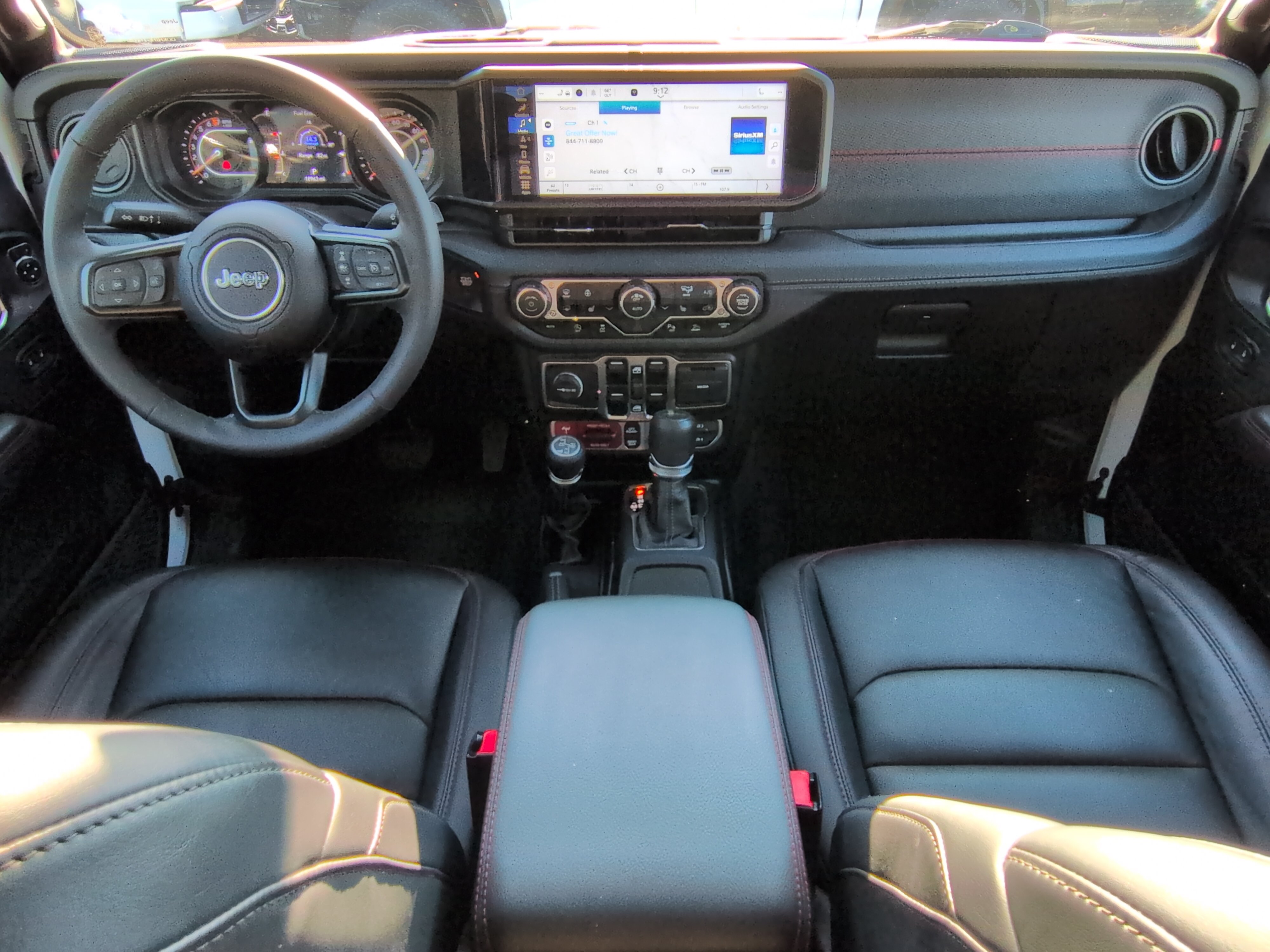 Used 2025 Jeep Gladiator Rubicon AWD/4WD image 13