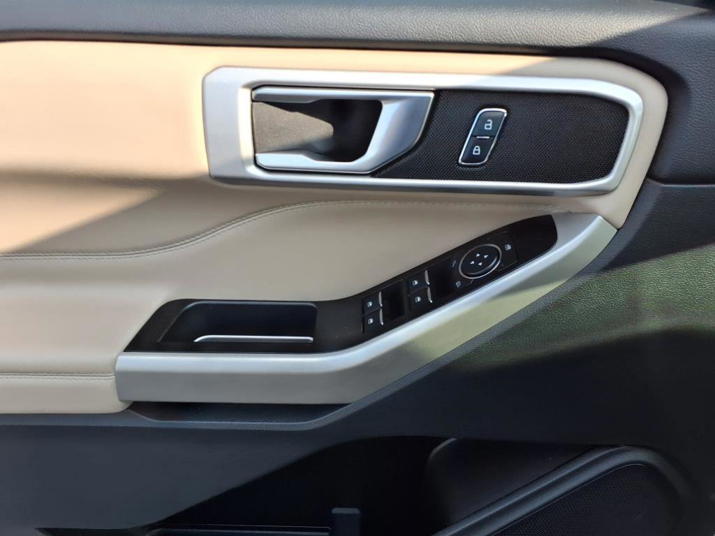 Certified 2022 Ford Explorer XLT w/ Equipment Group 202A image 10