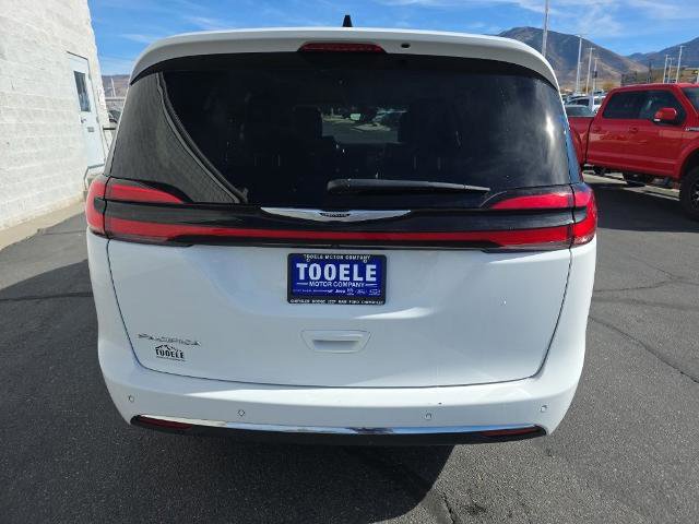 Used 2024 Chrysler Pacifica Touring-L image 4