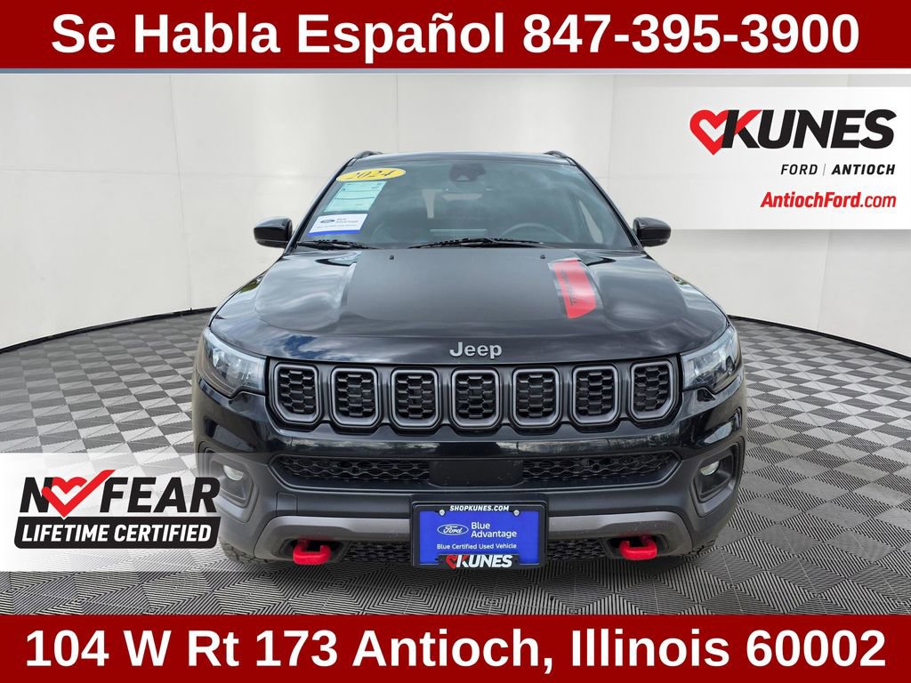 Used 2024 Jeep Compass Trailhawk AWD/4WD image 2