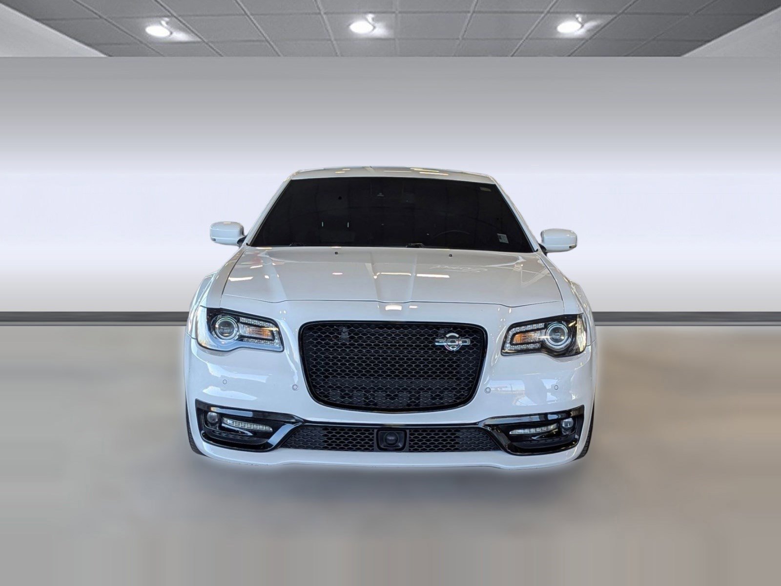 Used 2023 Chrysler 300 C image 8