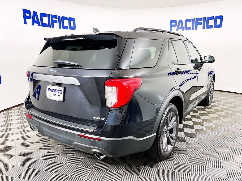 Certified 2024 Ford Explorer XLT w/ Equipment Group 202A image 3