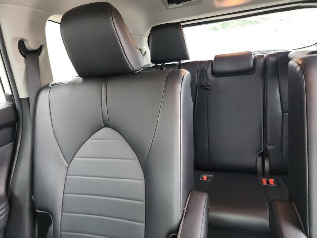 Used 2021 Toyota Highlander XLE AWD/4WD image 32