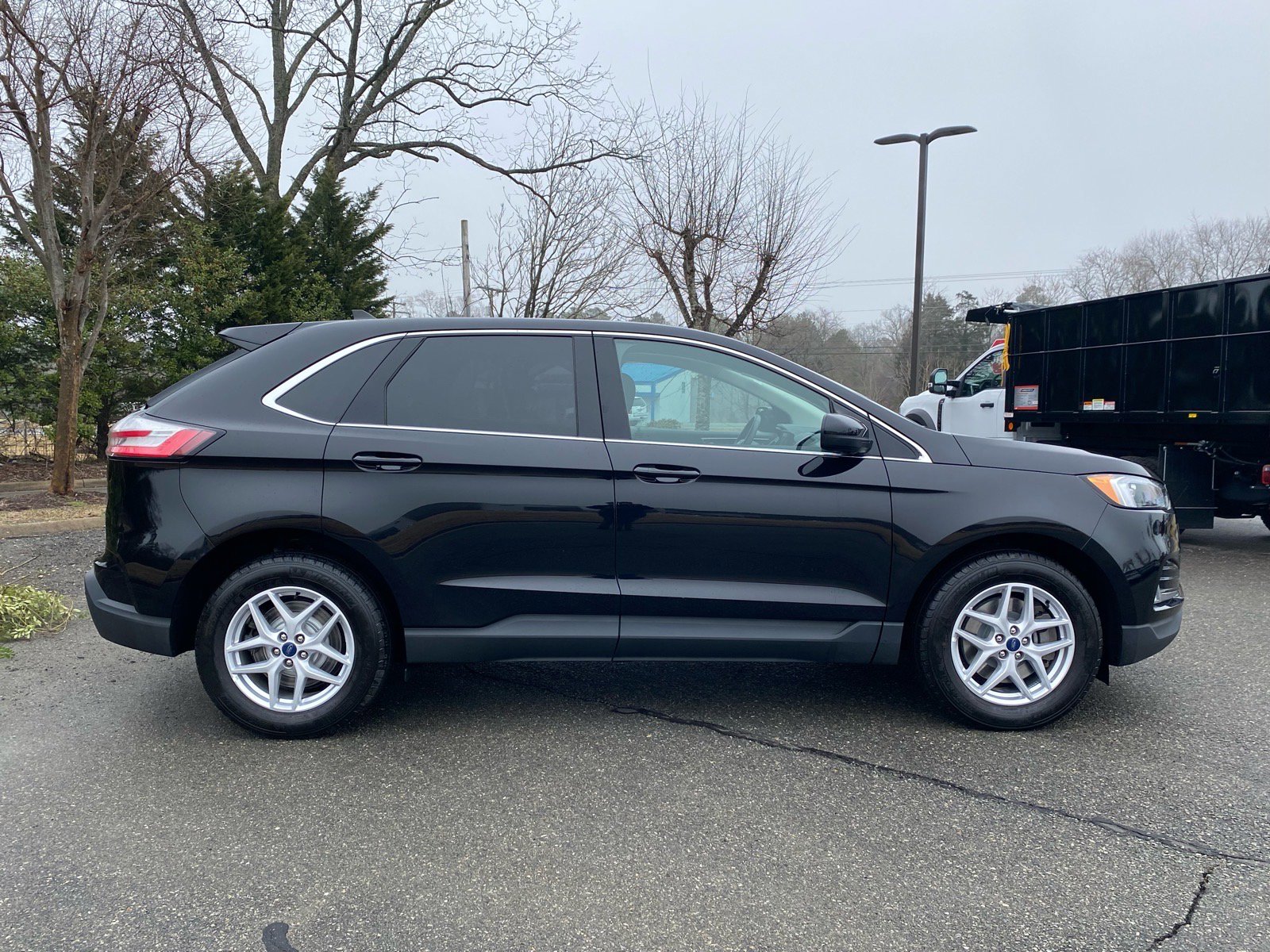 Certified 2022 Ford Edge SEL w/ Convenience Package AWD/4WD image 3
