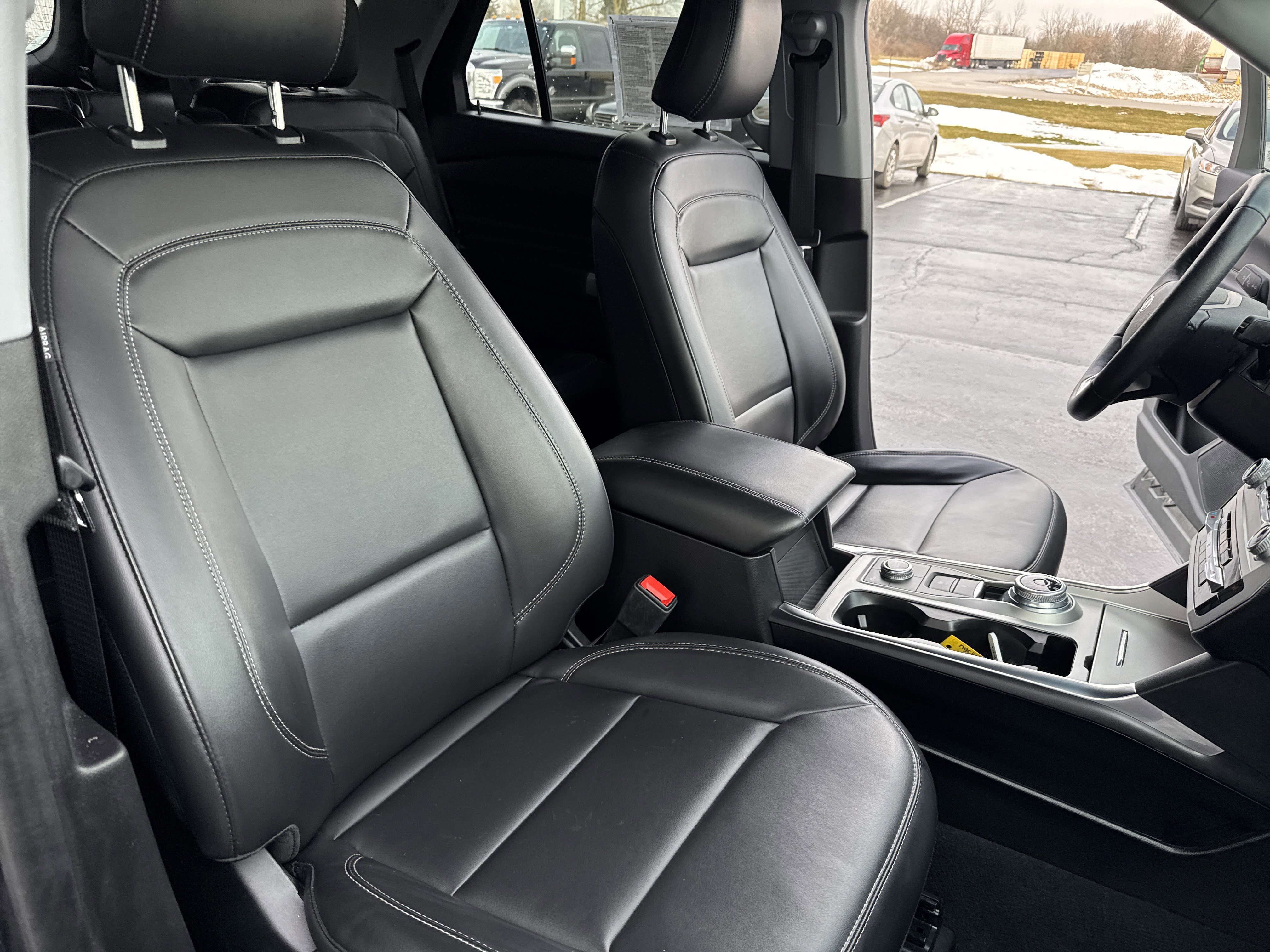 Certified 2022 Ford Explorer XLT w/ Equipment Group 202A image 32