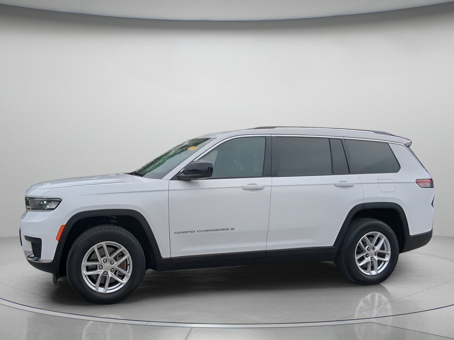 Used 2024 Jeep Grand Cherokee L Laredo AWD/4WD image 15