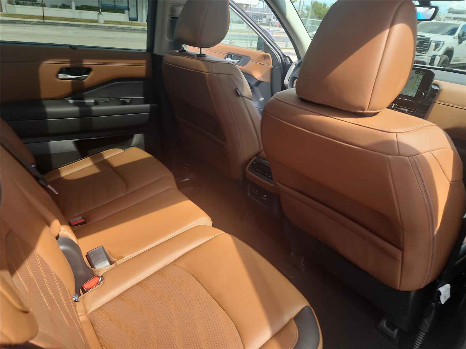 Used 2024 Nissan Pathfinder Platinum image 21