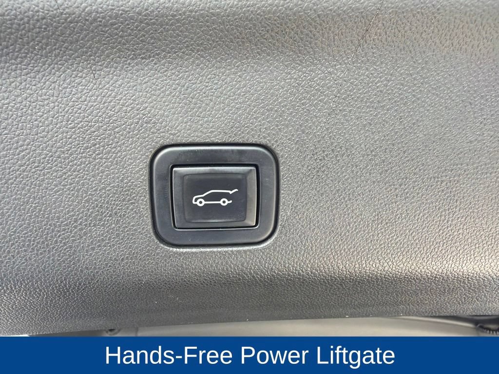 Used 2022 Chevrolet Tahoe Z71 w/ Luxury Package AWD/4WD image 11