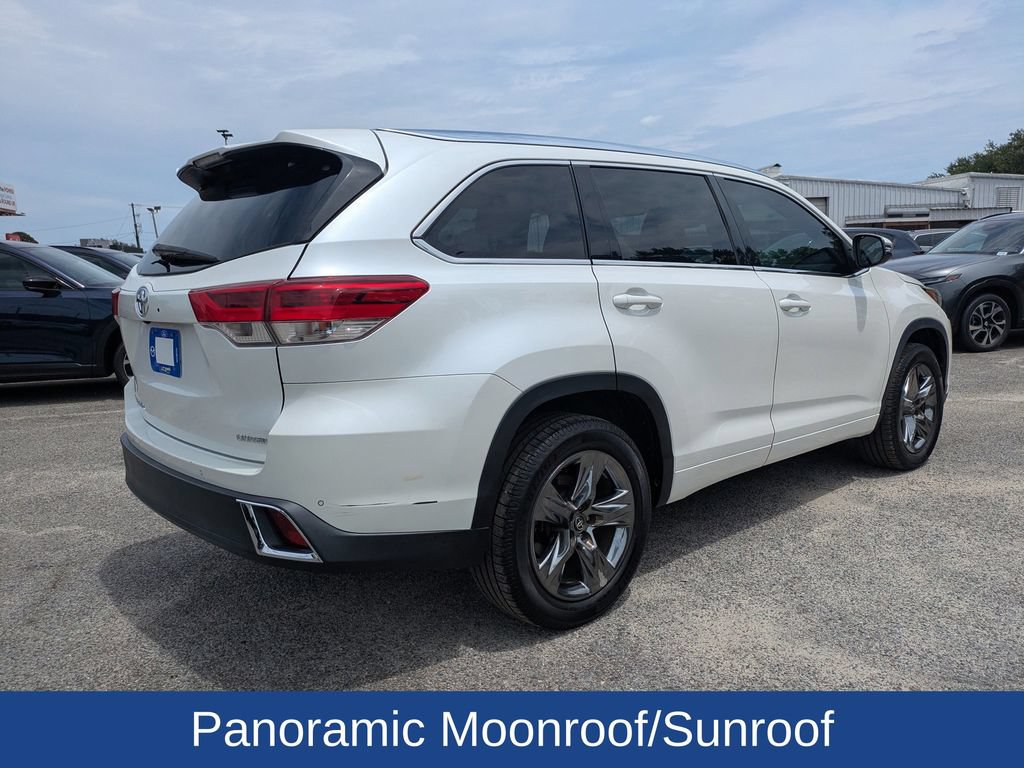 Used 2018 Toyota Highlander Limited Platinum FWD image 4