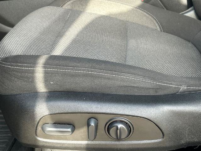 Used 2023 Chevrolet Traverse LT FWD image 14