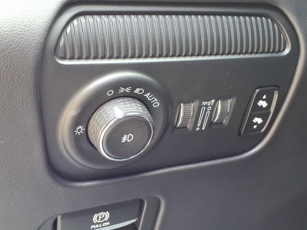 Used 2024 Jeep Grand Wagoneer L Series III AWD/4WD image 23