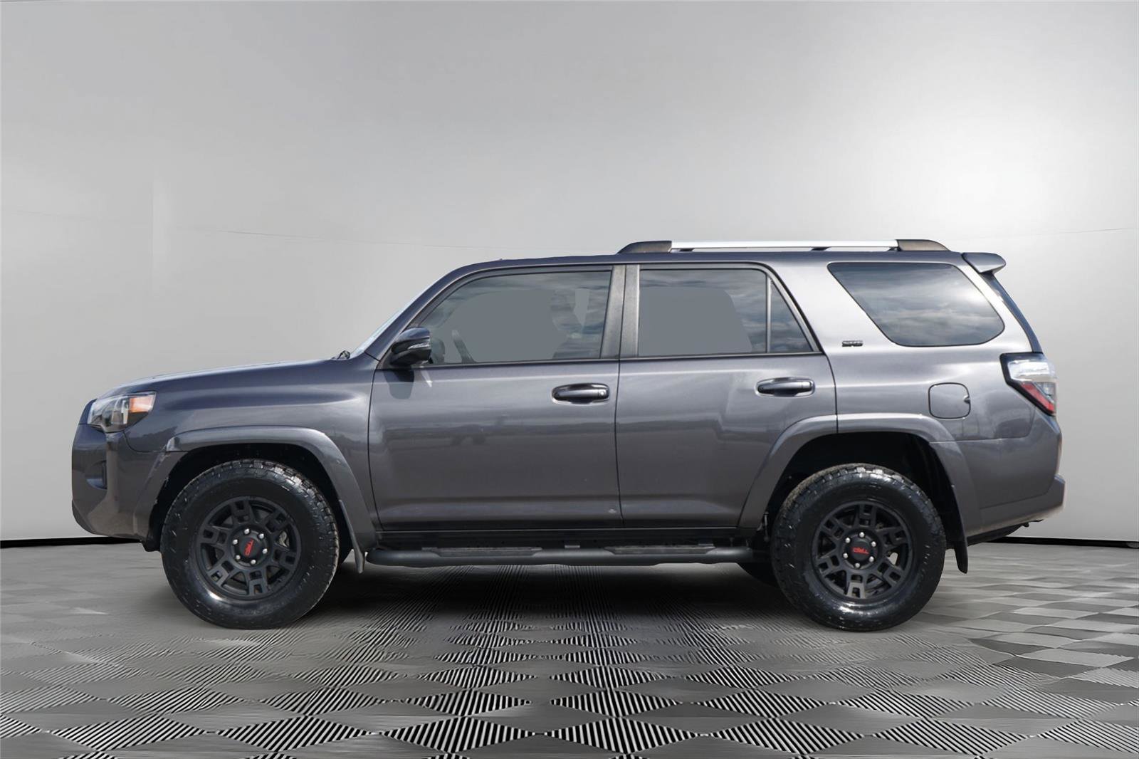 Used 2023 Toyota 4Runner SR5 Premium w/ Moonroof Package RWD image 7