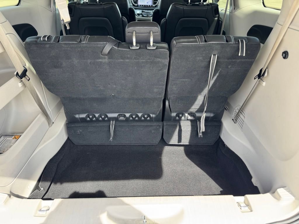 Used 2023 Chrysler Pacifica Touring-L image 47
