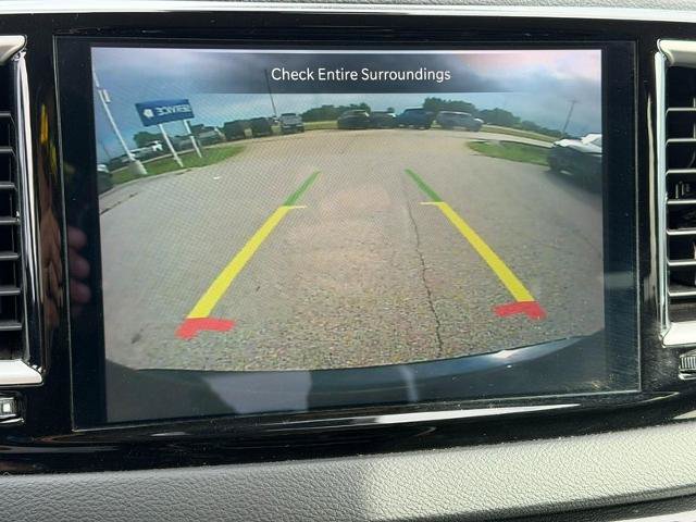 Used 2024 Chrysler Pacifica Touring-L FWD image 23
