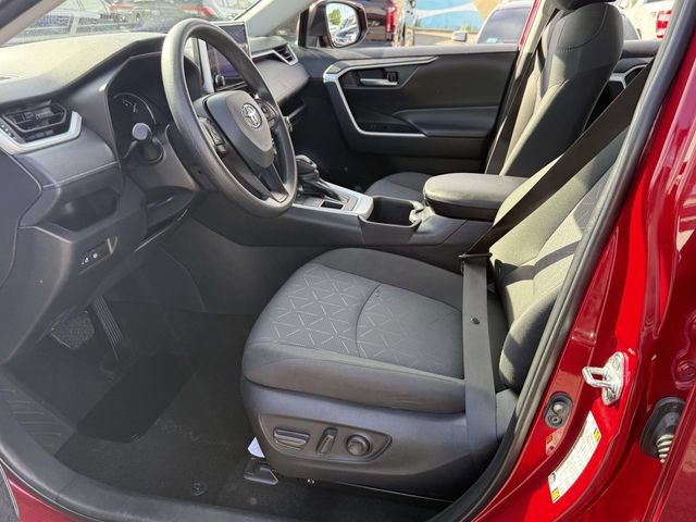 Used 2025 Toyota RAV4 XLE AWD/4WD image 18