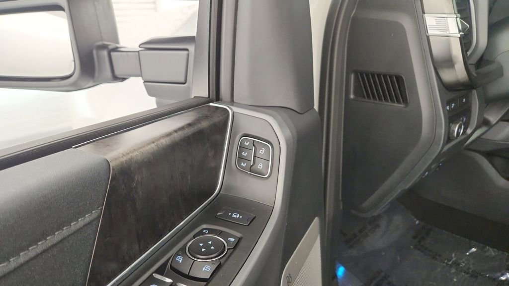 Certified 2024 Ford F250 Lariat w/ Black Appearance Package image 27