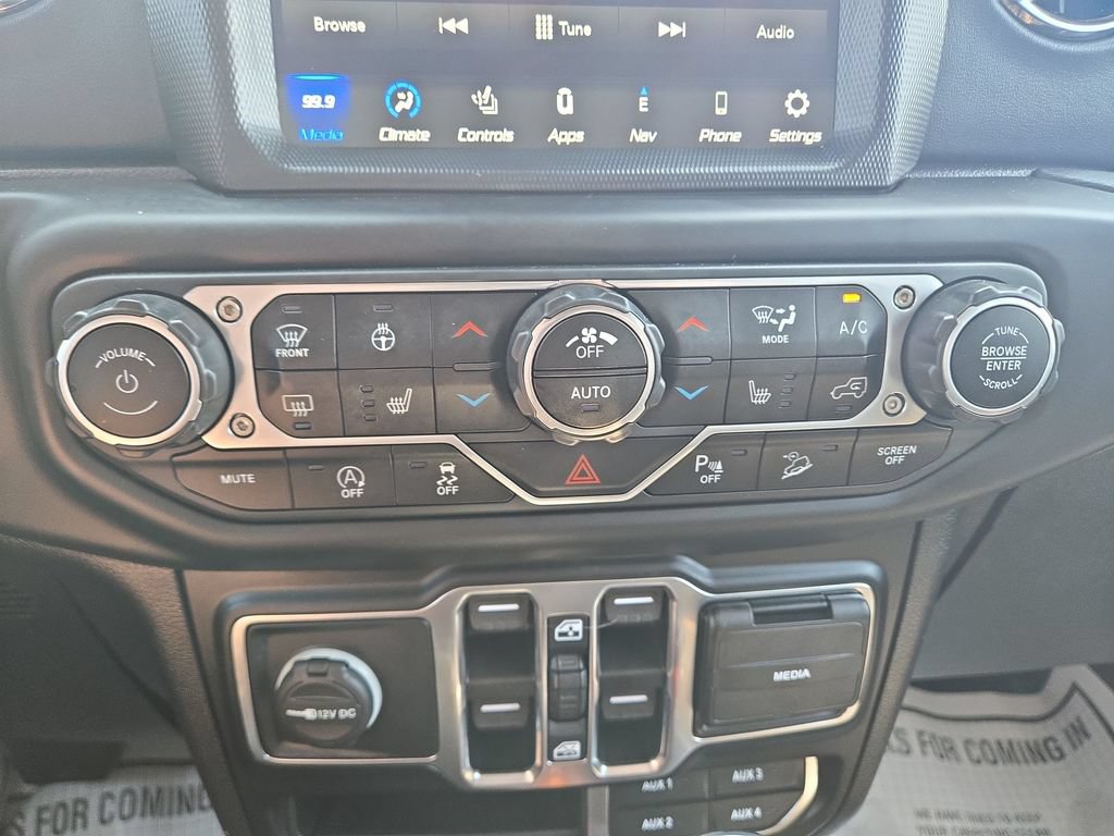 Used 2020 Jeep Wrangler Unlimited Sahara AWD/4WD image 11