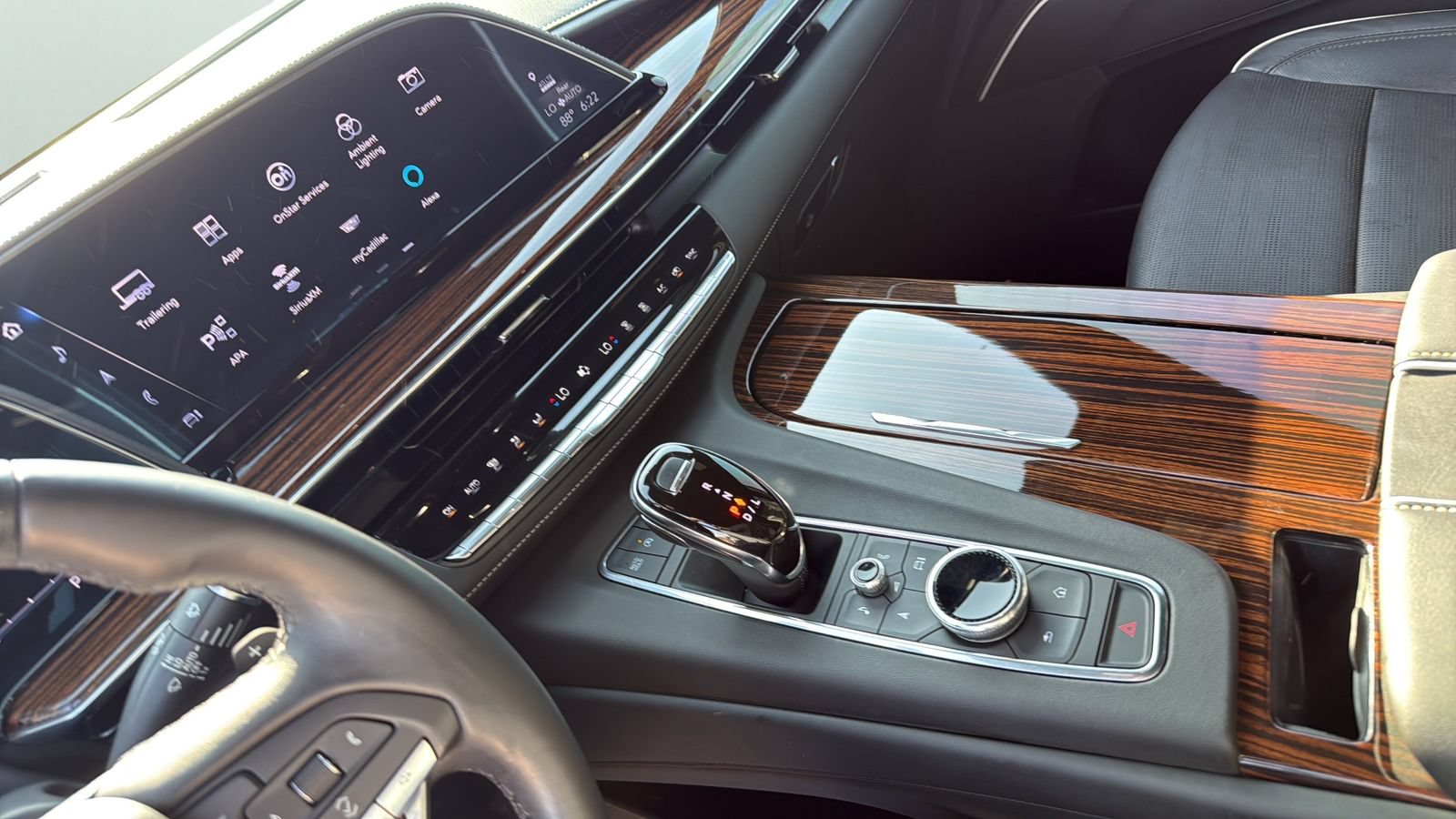 Used 2022 Cadillac Escalade Premium Luxury w/ Performance Package AWD/4WD image 18