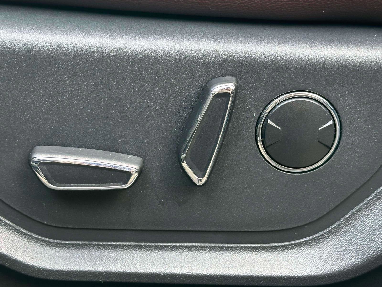 Certified 2024 Ford Expedition Limited image 17