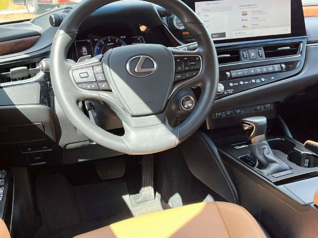 Used 2024 Lexus ES 350 w/ Premium Package FWD image 14