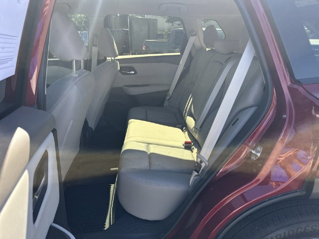 Used 2025 Nissan Rogue SV FWD image 22