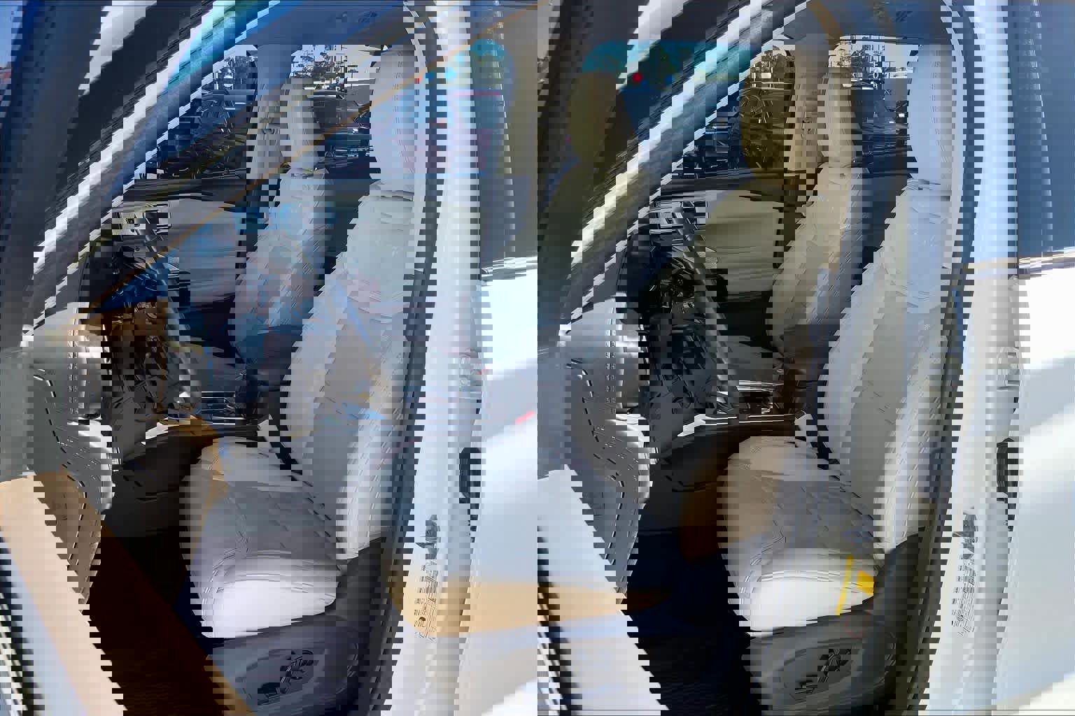 Certified 2021 Ford Explorer Platinum w/ Equipment Group 601A image 9