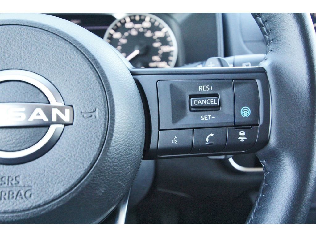 Used 2024 Nissan Rogue SV w/ SV Premium Package image 18