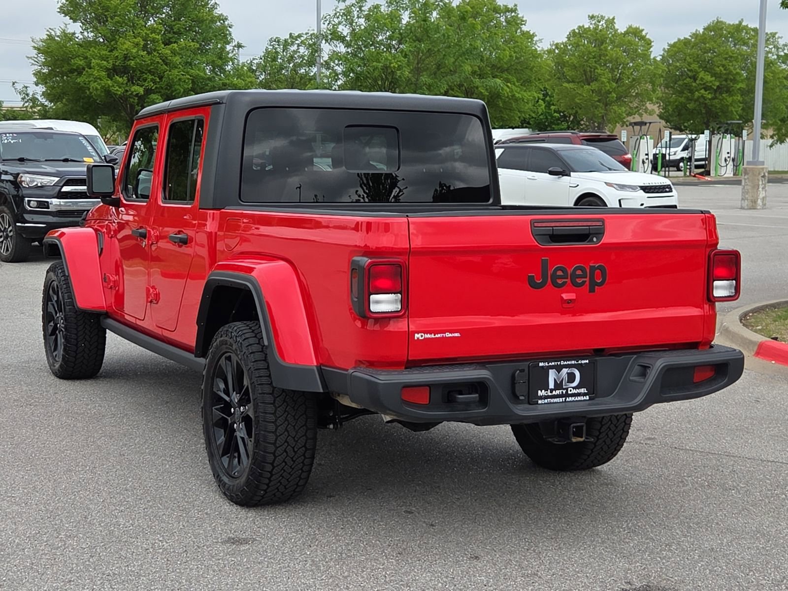 Used 2025 Jeep Gladiator Sport image 4