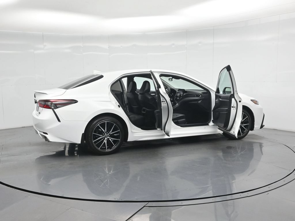 Used 2023 Toyota Camry SE FWD image 4