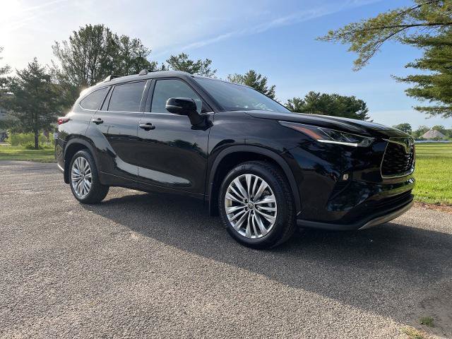 Used 2025 Toyota Highlander Platinum AWD/4WD image 40