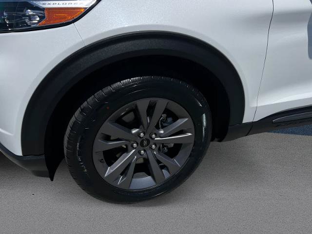 Certified 2023 Ford Explorer XLT w/ Equipment Group 202A RWD image 9