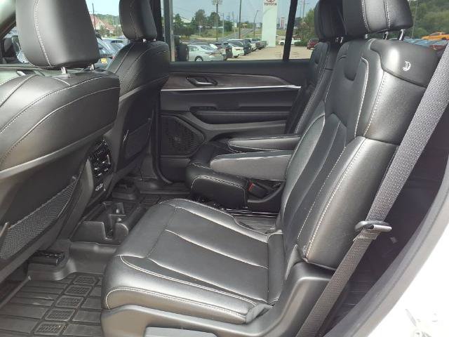 Used 2024 Jeep Grand Cherokee L Limited w/ Black Appearance Package RWD image 16