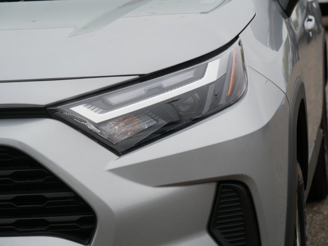 Used 2025 Toyota RAV4 XLE AWD/4WD image 9