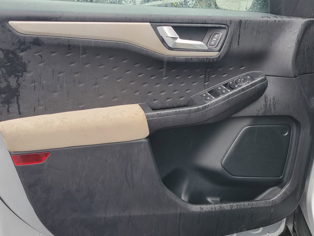 Certified 2020 Ford Escape SE image 17