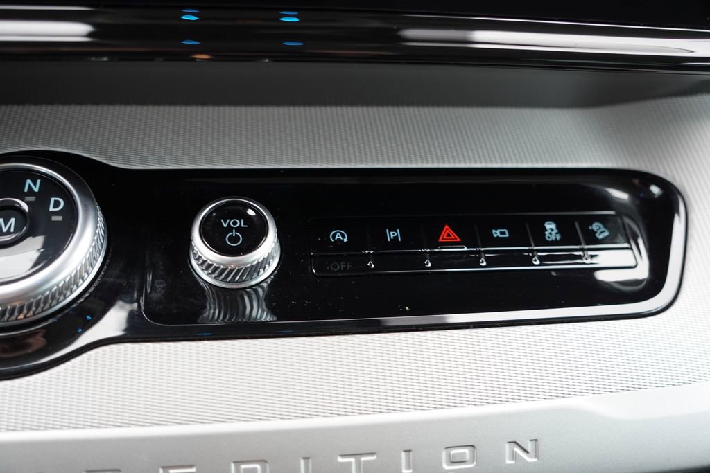 Certified 2025 Ford Expedition Active AWD/4WD image 31