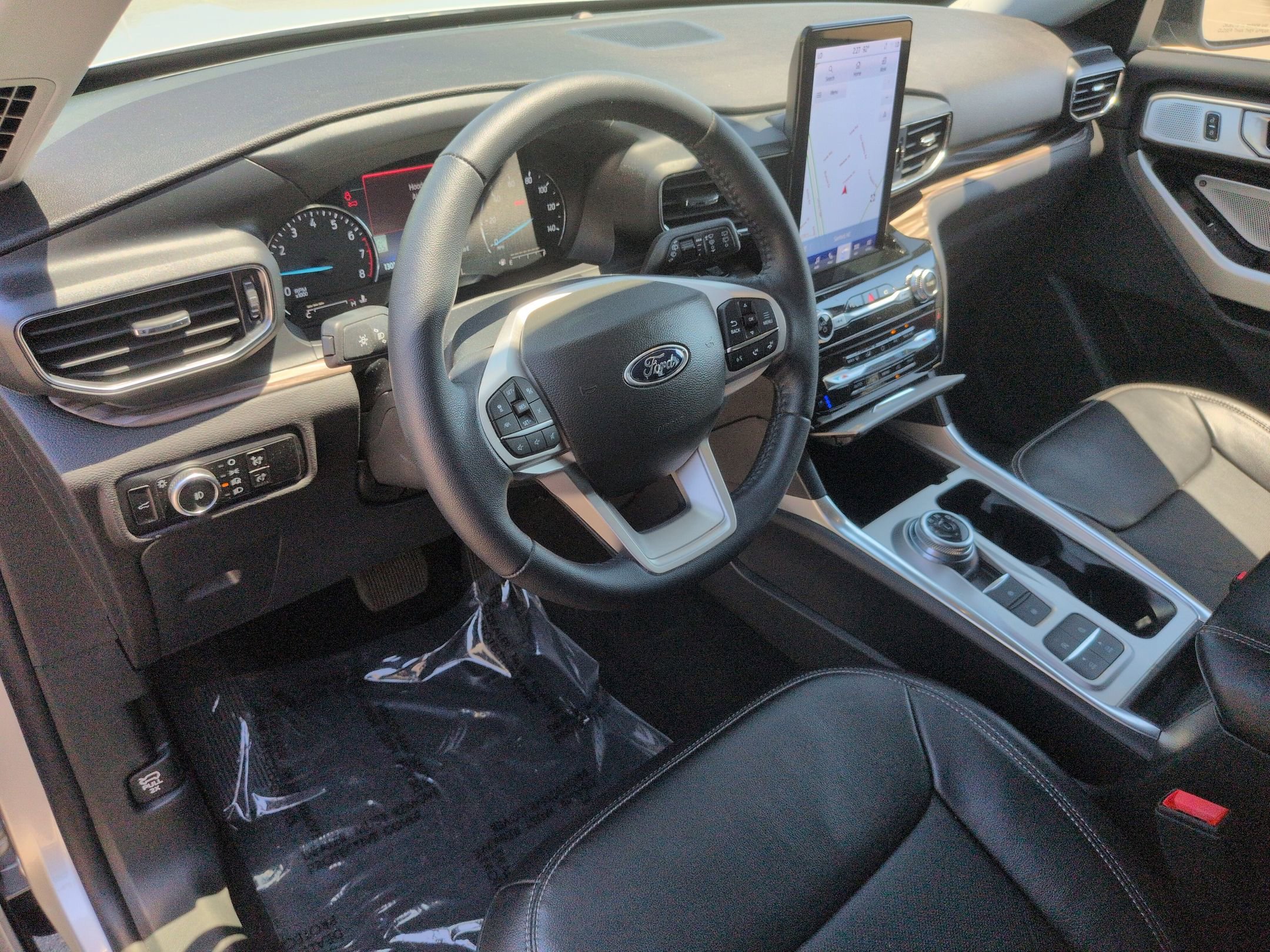 Certified 2023 Ford Explorer Limited w/ Limited Technology Package RWD image 17