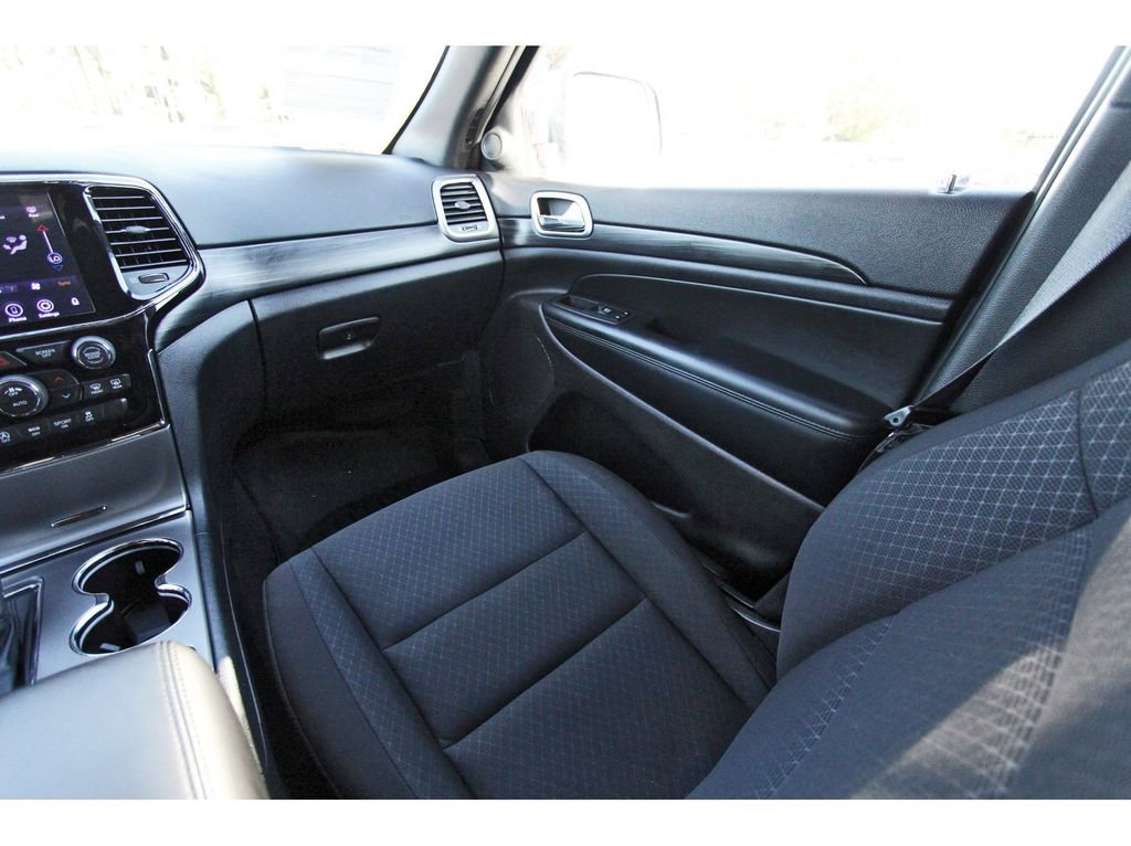 Used 2020 Jeep Grand Cherokee Laredo w/ 18" Wheel & 8.4" Radio Group image 12