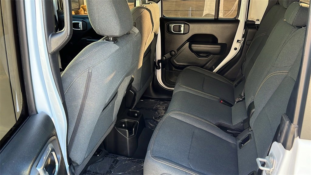 Used 2024 Jeep Gladiator Sport image 10