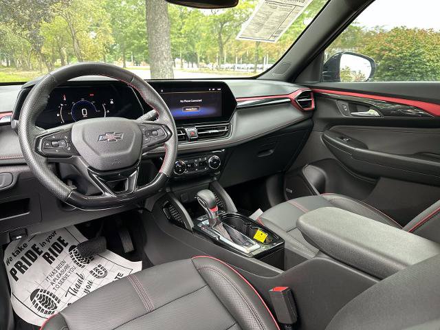Used 2025 Chevrolet TrailBlazer RS w/ Convenience Package AWD/4WD image 3