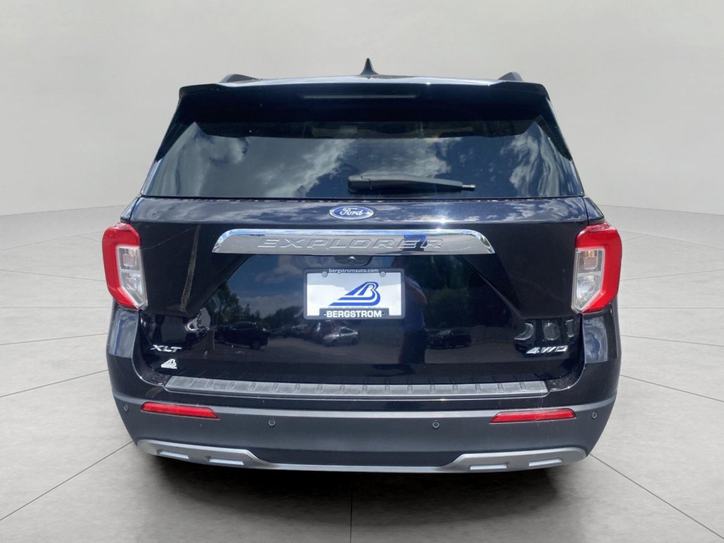 Certified 2024 Ford Explorer XLT w/ Equipment Group 202A AWD/4WD image 12