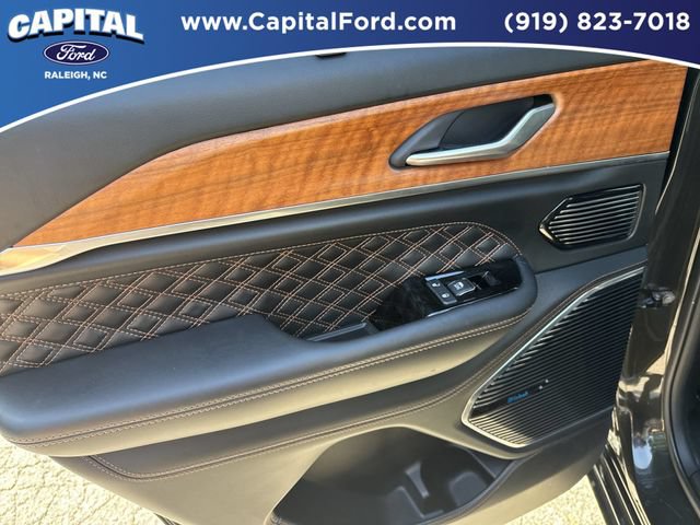 Used 2023 Jeep Grand Cherokee Summit AWD/4WD image 17