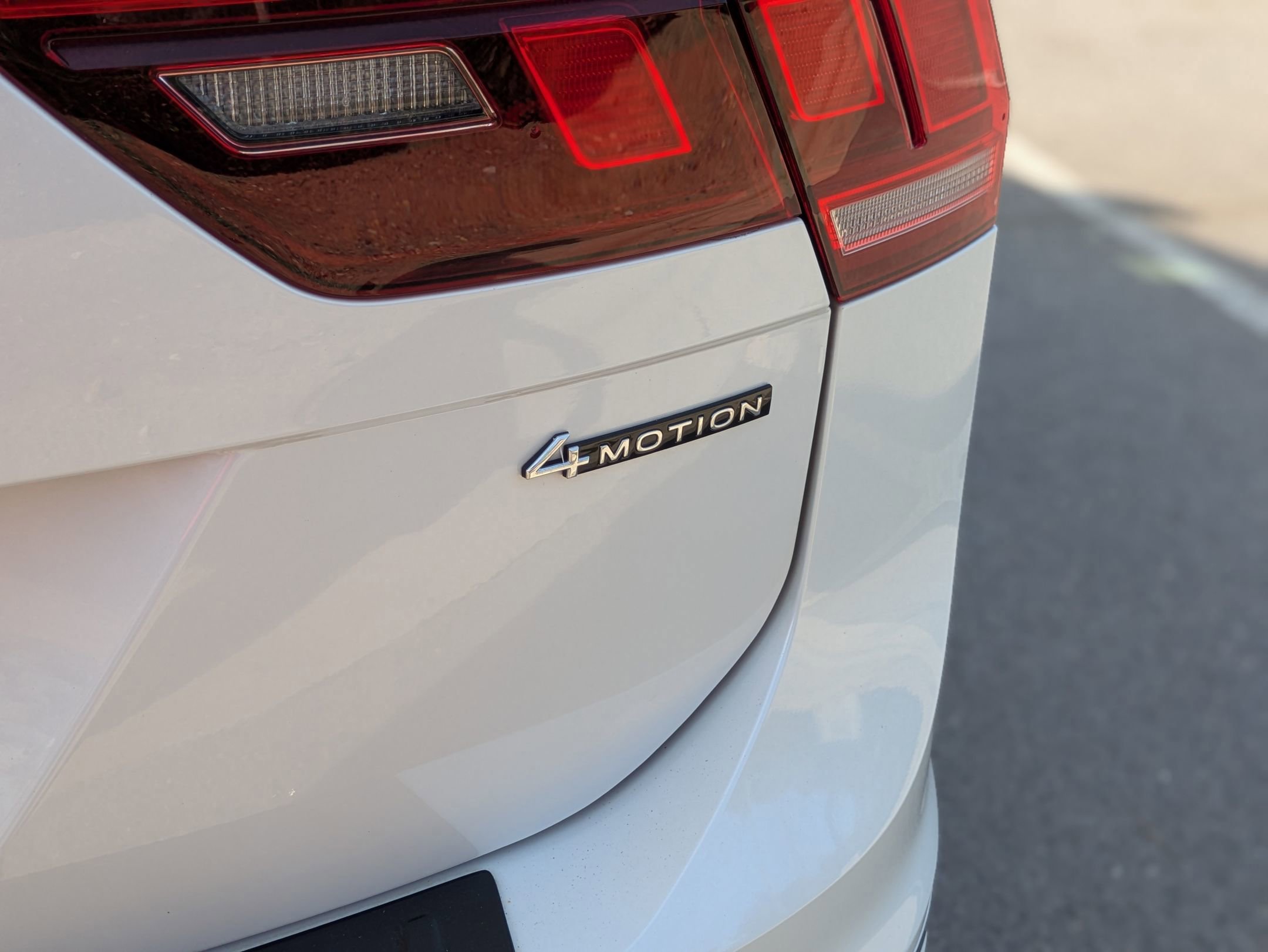 Used 2022 Volkswagen Tiguan SEL R-Line image 35