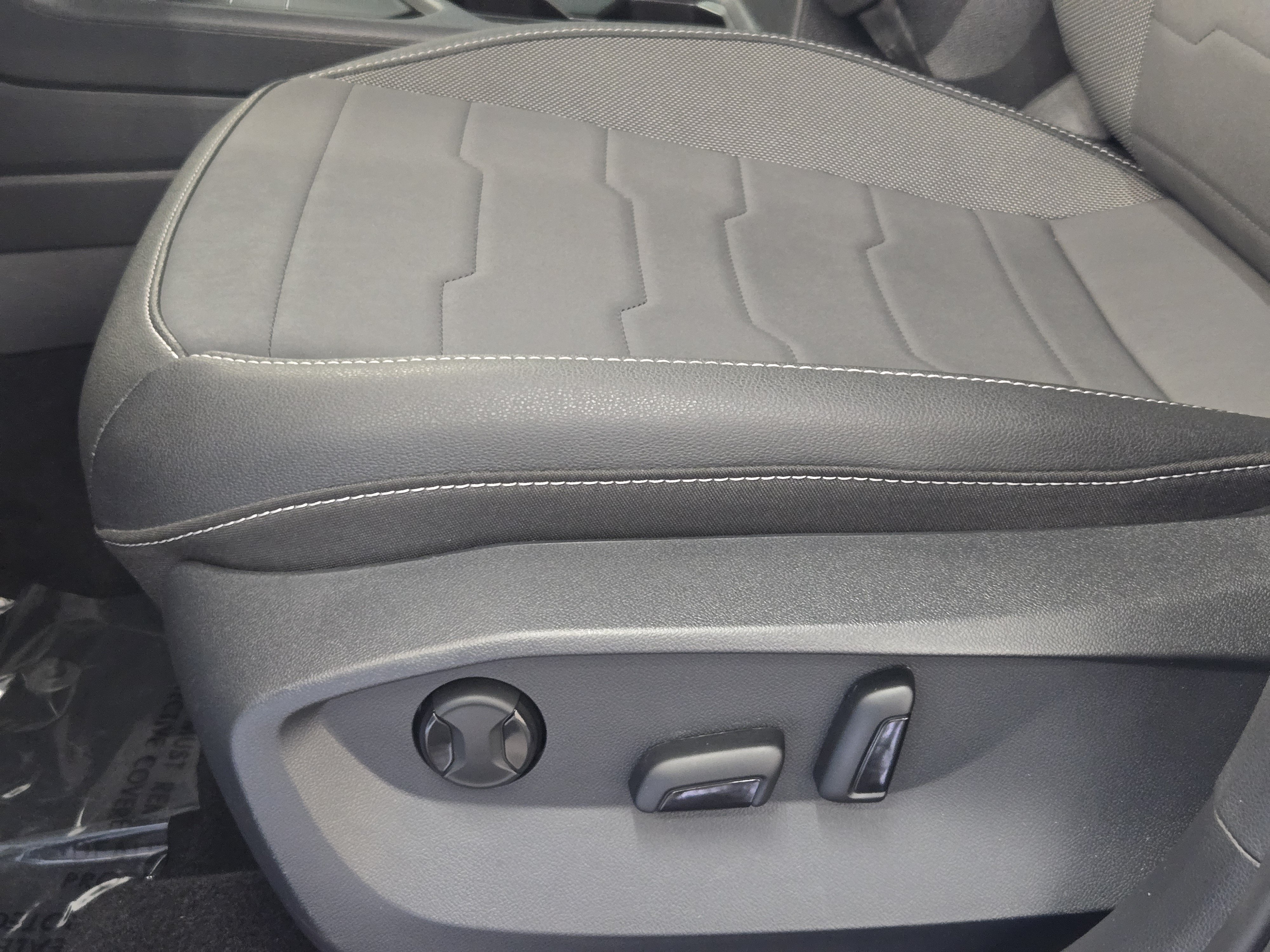 Used 2025 Volkswagen Taos SE FWD image 26