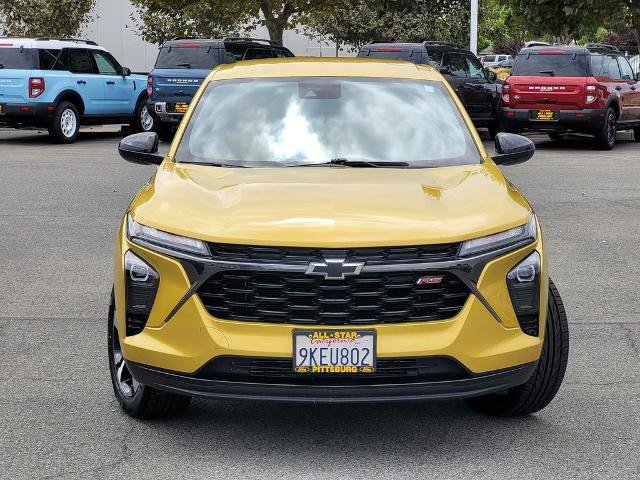 Used 2024 Chevrolet Trax RS w/ Driver Confidence Package FWD image 2