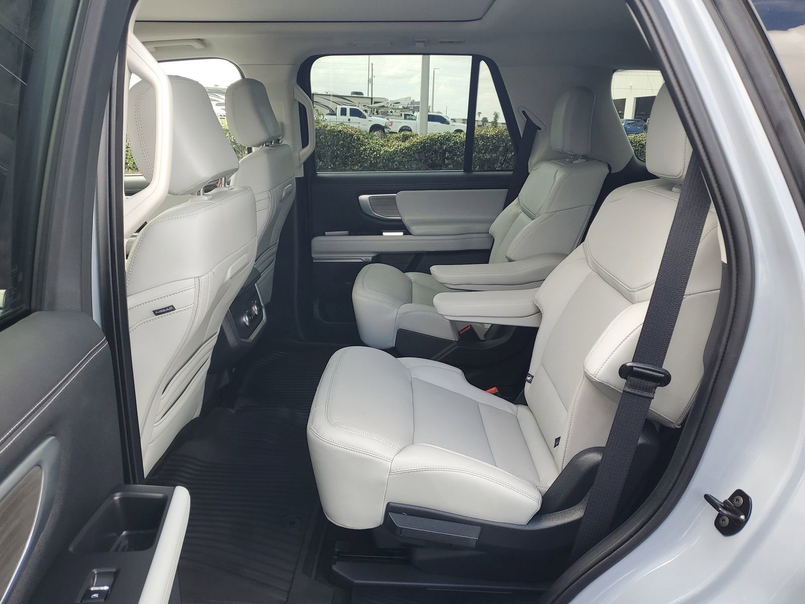 Certified 2025 Ford Expedition Platinum AWD/4WD image 12