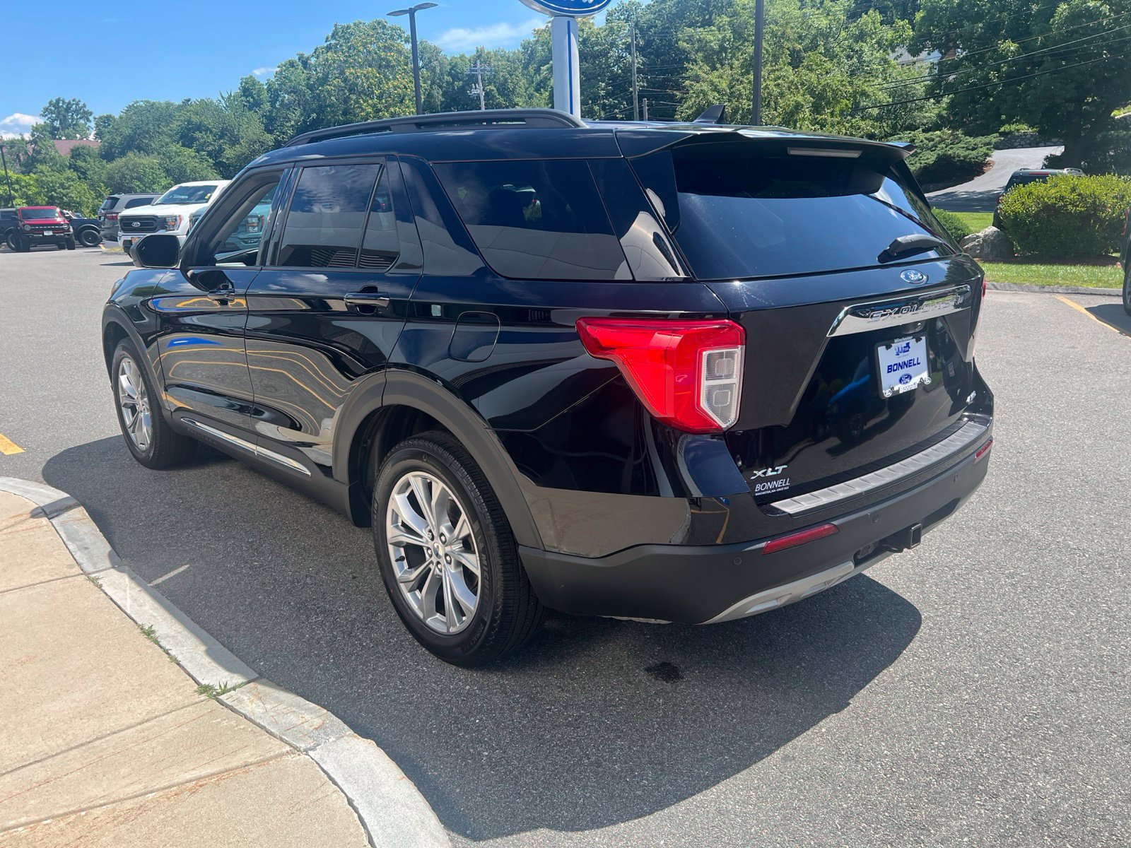 Certified 2023 Ford Explorer XLT w/ Equipment Group 202A AWD/4WD image 5
