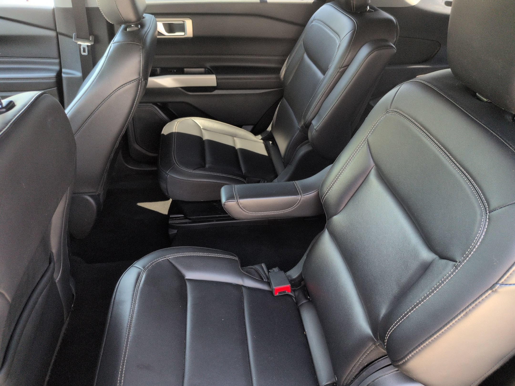 Certified 2023 Ford Explorer XLT w/ Equipment Group 202A RWD image 30