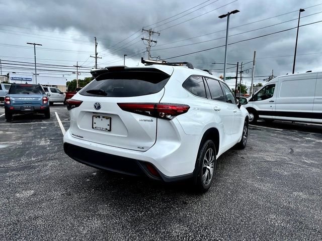 Used 2022 Toyota Highlander XLE AWD/4WD image 8