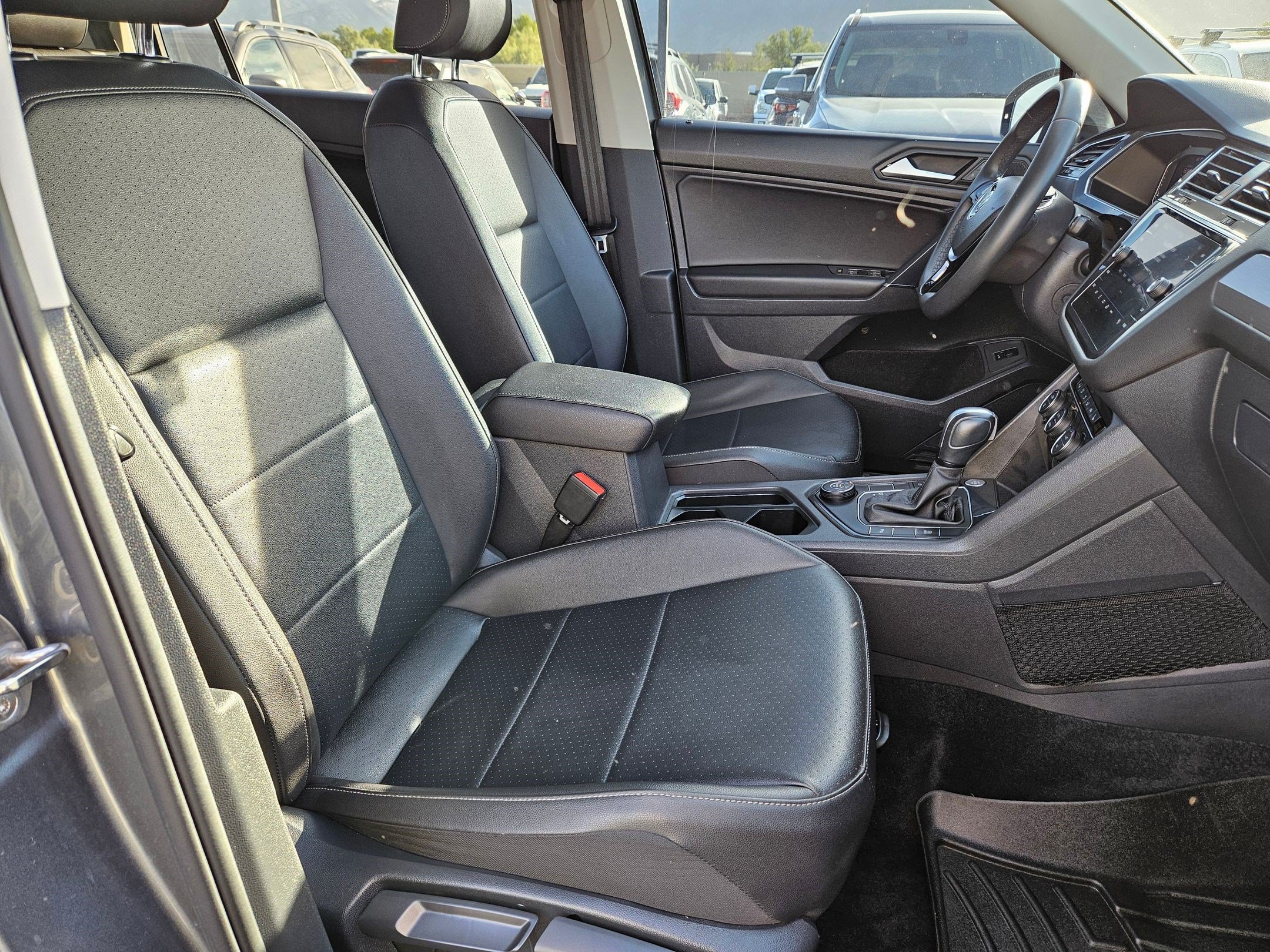 Used 2020 Volkswagen Tiguan SEL w/ 3rd Row Seat Package AWD/4WD image 33
