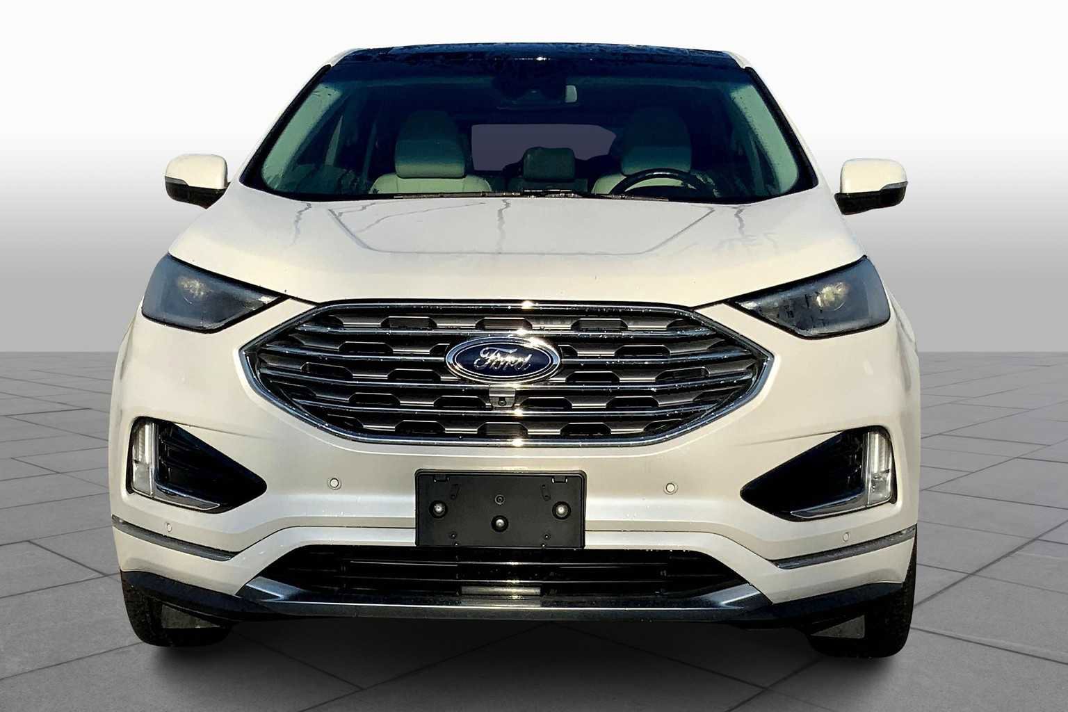 Certified 2019 Ford Edge Titanium w/ Equipment Group 301A FWD image 4